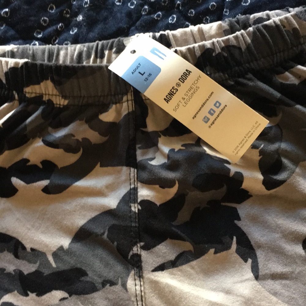 NWT Agnes and Dora leggings size L